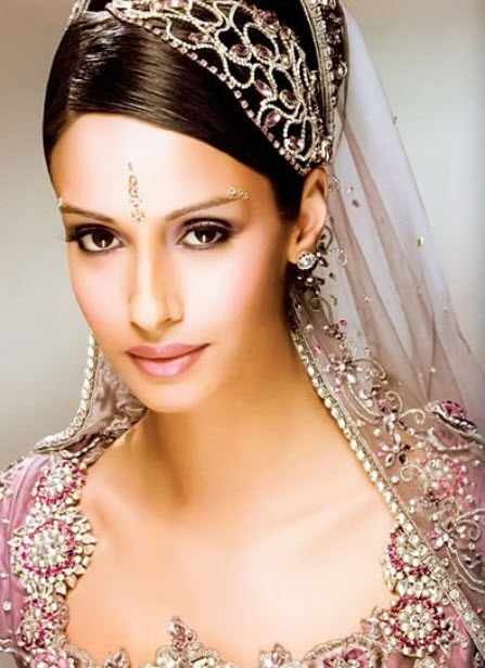 it is also one of the best bridal hairstyle this hairstyle is use with the